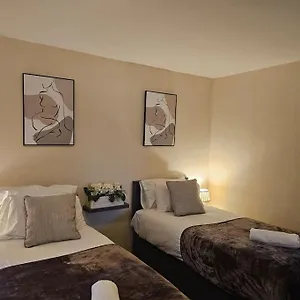 warm-contractor-friendly-home.cambridgehotelsuk.com/